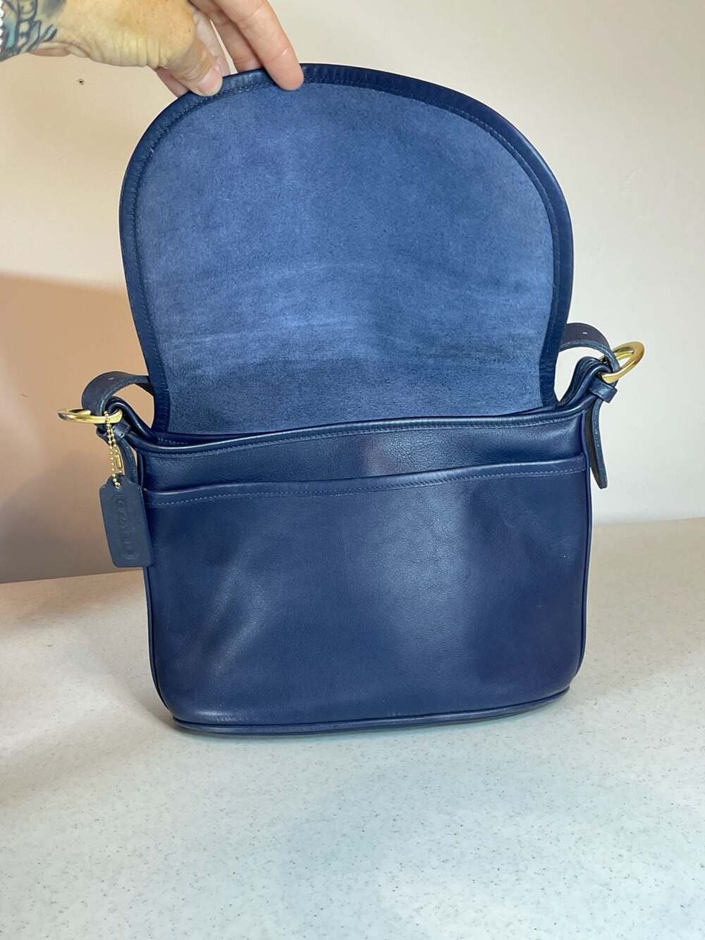 Vintage Coach Fletcher Crossbody Flap Bag in Navy Blue Leather - Picture 5 of 13